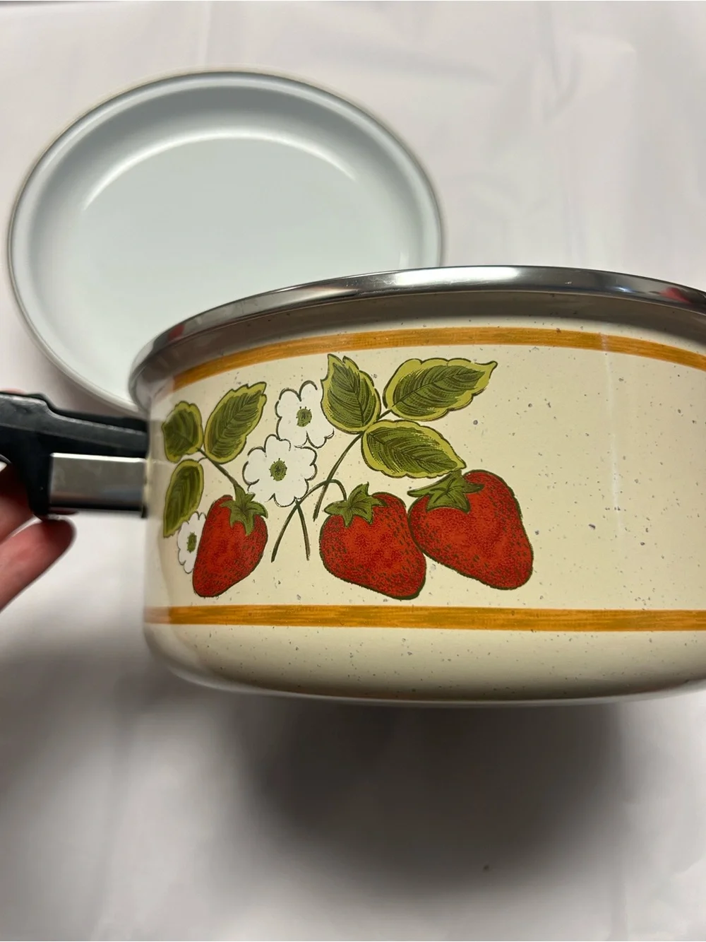 Vintage ONTZI-OLA Strawberry Enamel Saucepan with Lid Brand New